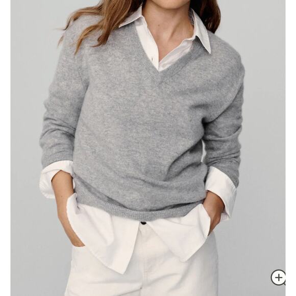 Aqua Women's Cashmere V-Neck Pullover Sweater Long Sleeve Gray Size XS NWOT